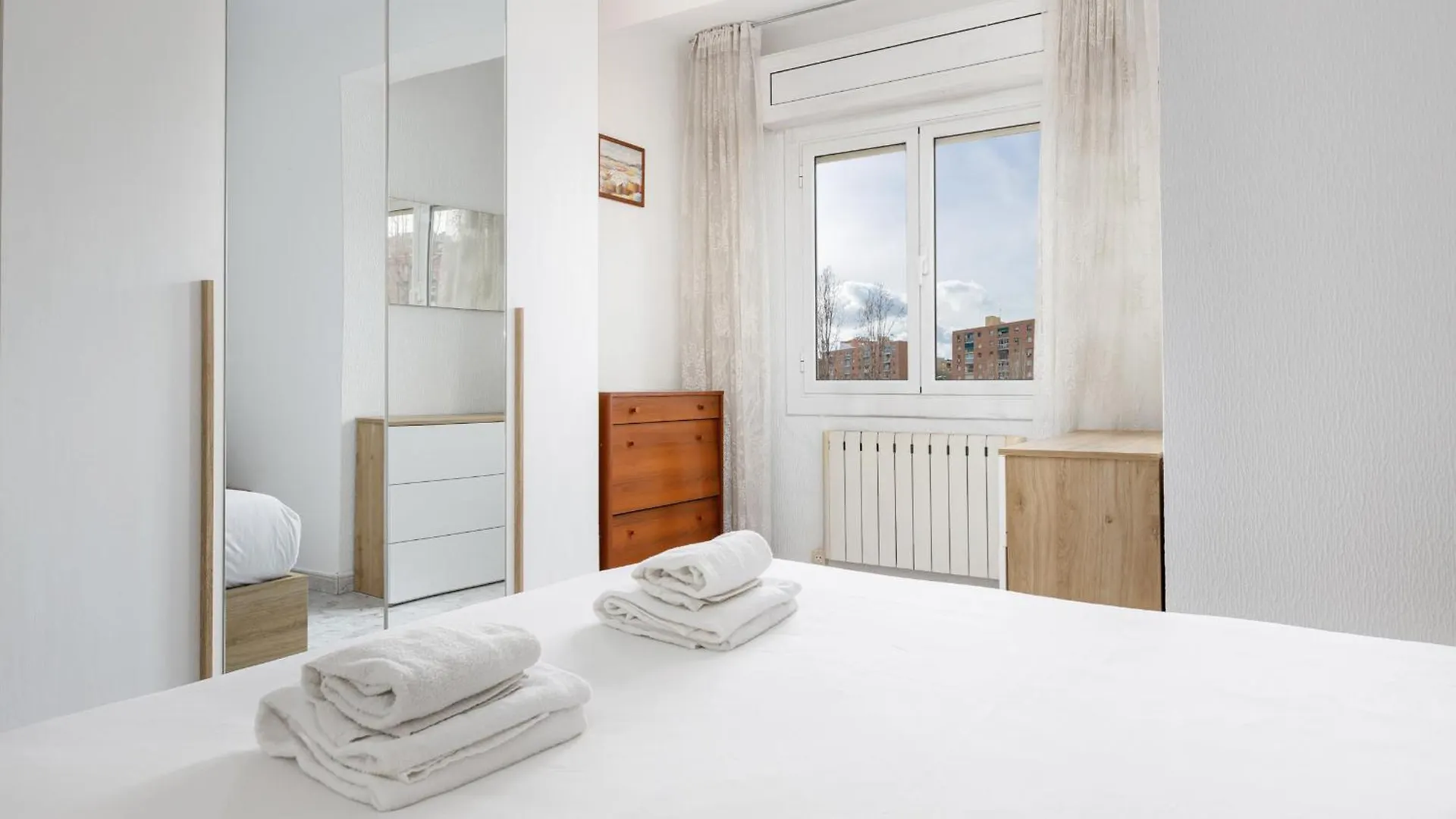 Besos - Bright Apartment Close To Congress & Port Sant Adria de Besos 0*,  Spain